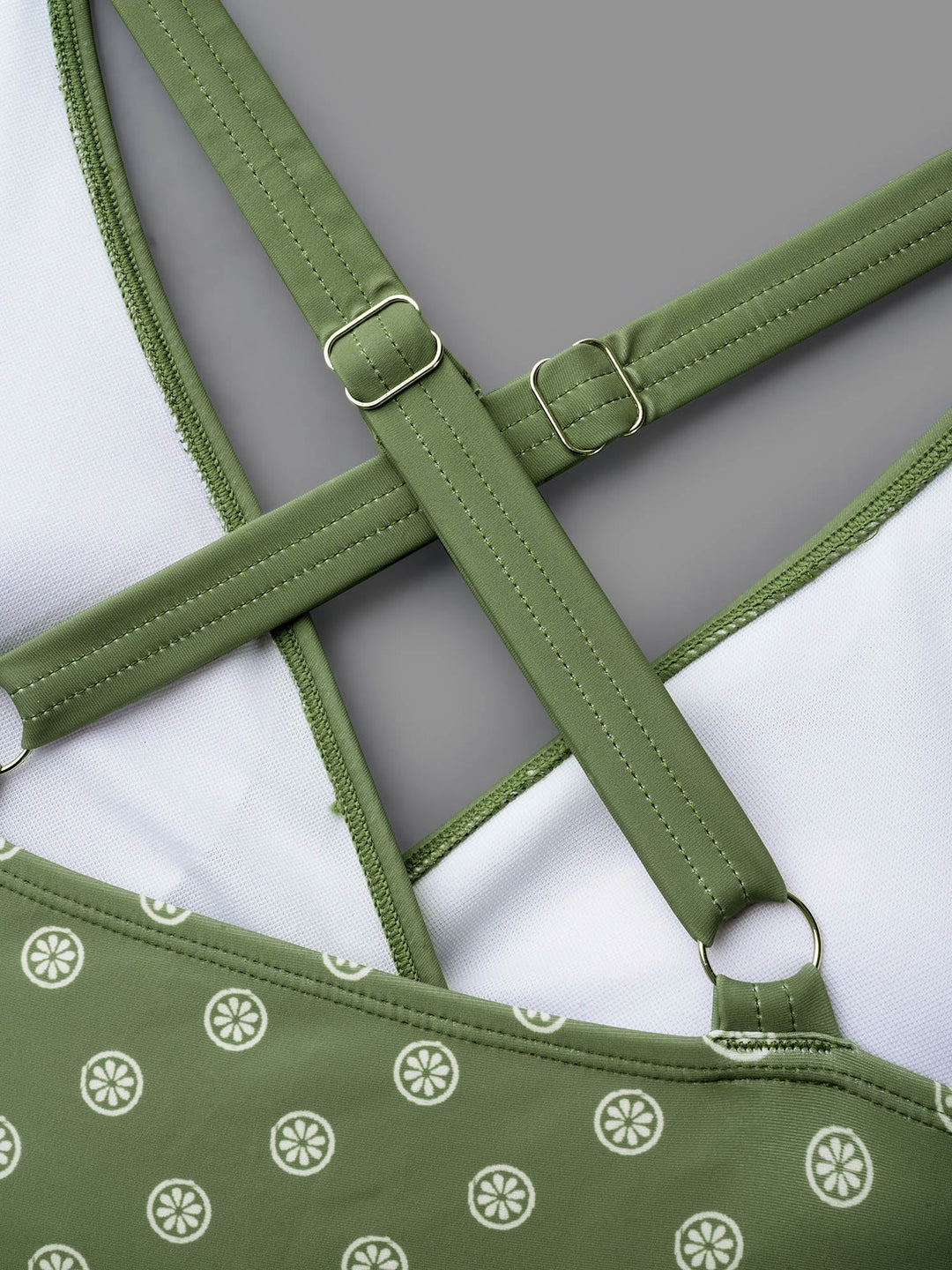 Vestido de banho com estampa boho, cintura com laço e decote cruzado