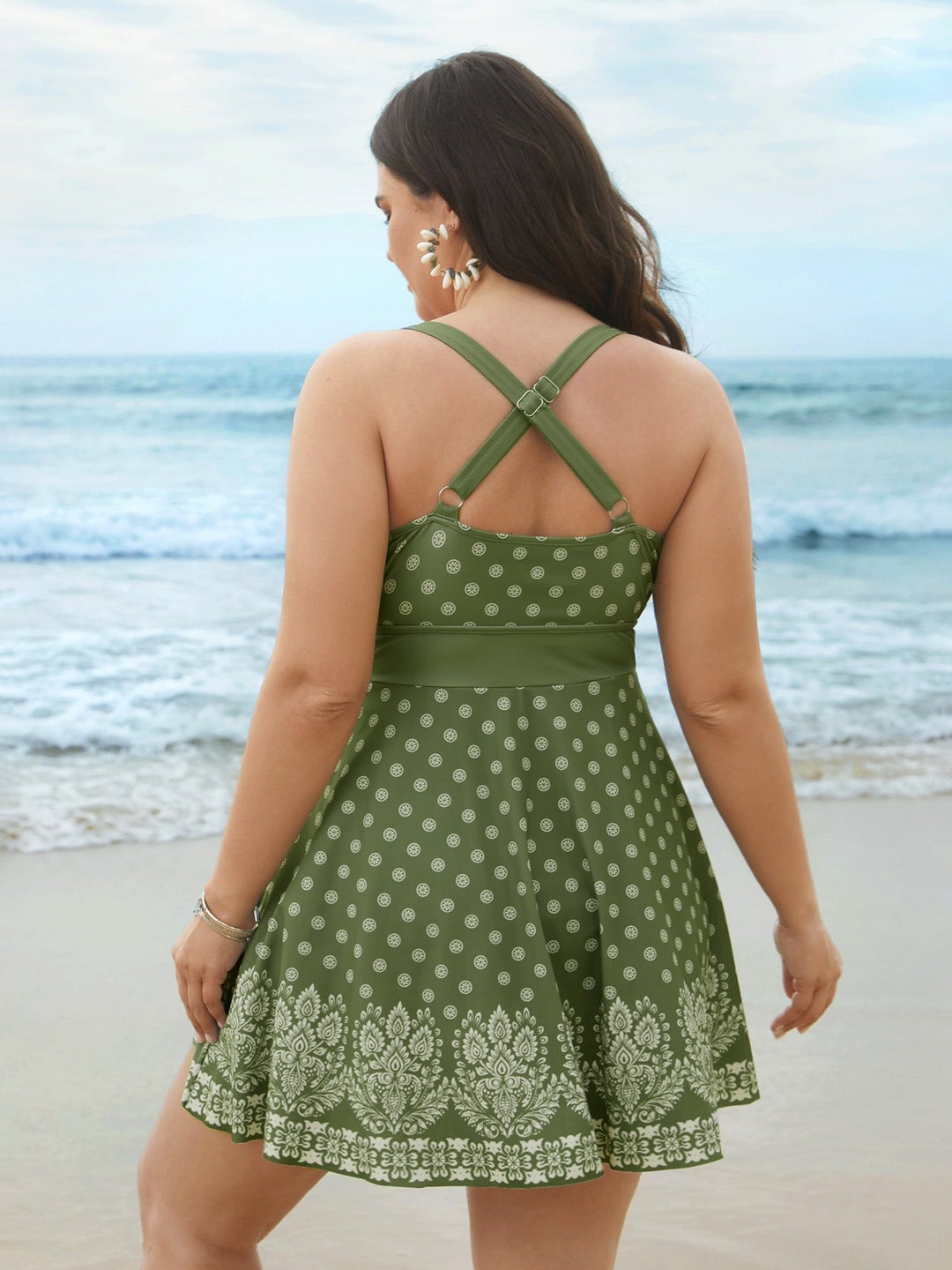 Vestido de banho com estampa boho, cintura com laço e decote cruzado