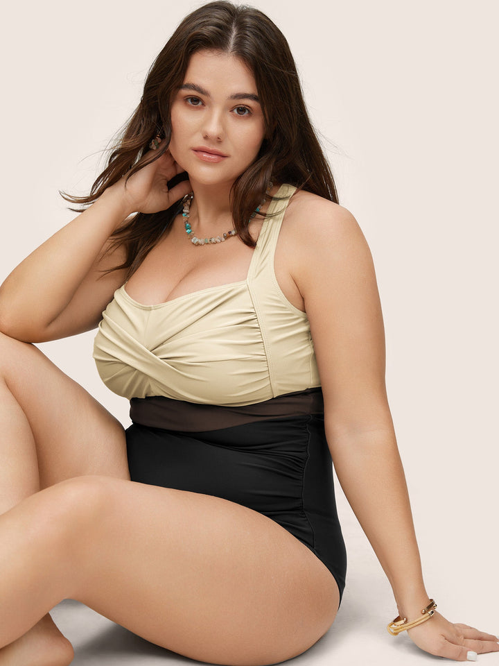 Costume intero con controllo della pancia e scollo incrociato sul davanti