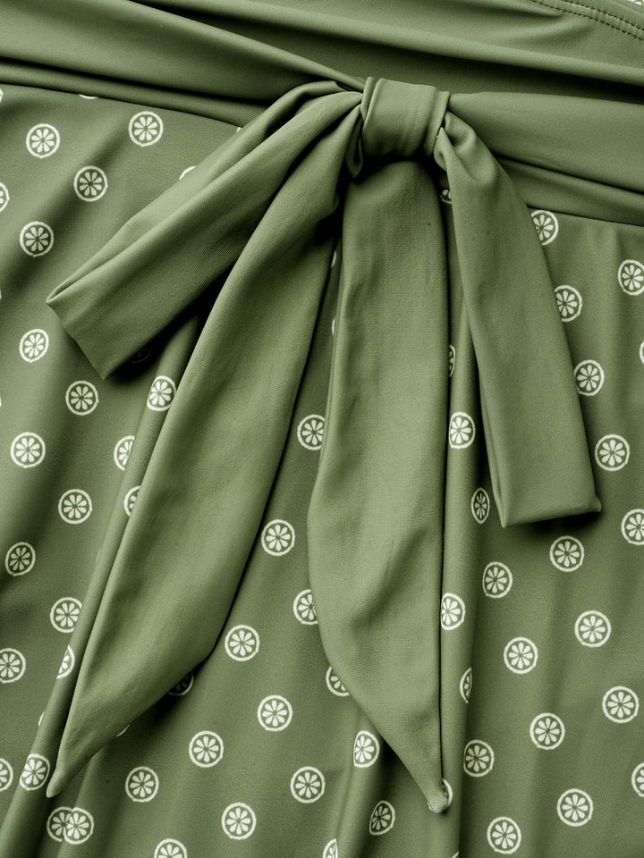 Vestido de banho com estampa boho, cintura com laço e decote cruzado