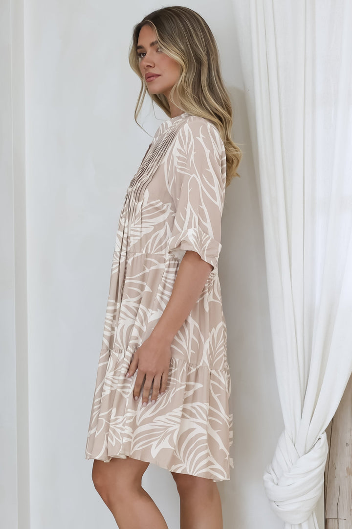 Vestido Mini Evie - Vestido com mangas 3/4 e camadas em estampado Jeani Bege