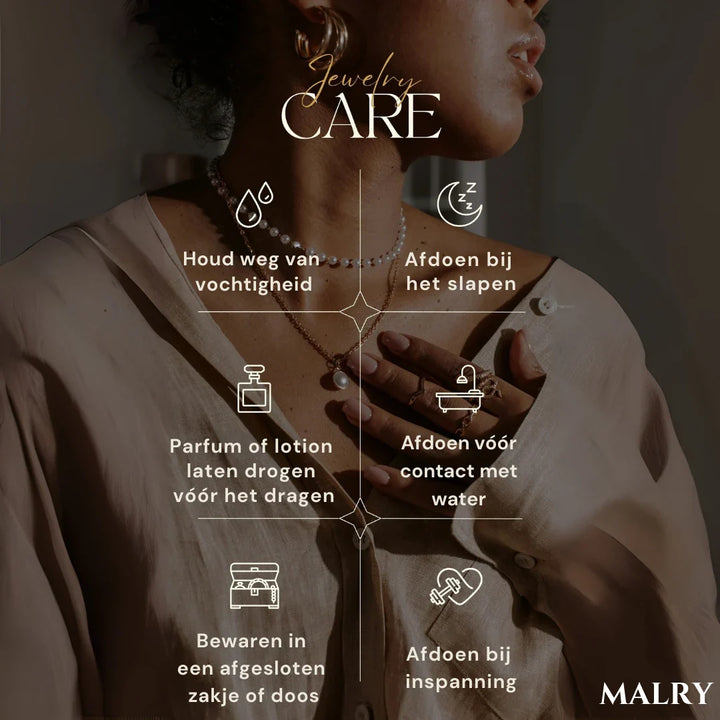 Anel de ouro elegante com pedras brilhantes